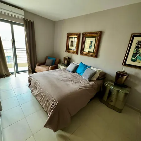 Aron Seaviews * Sliema