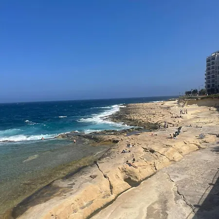 Aron Seaviews * Sliema