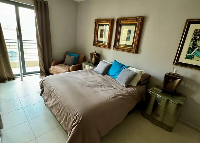 Aron Seaviews * Sliema