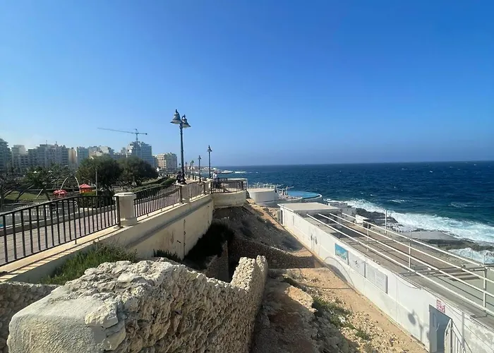 Aron Seaviews Sliema