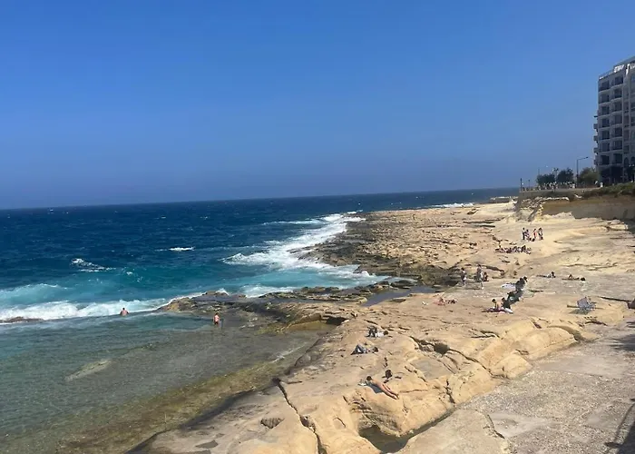 Aron Seaviews * Sliema