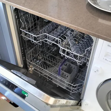 Aron Seaviews Sliema